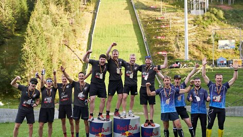 Lietuvos komanda i&scaron;kovojo trečią vietą ekstremaliame bėgime &bdquo;Red Bull 400&ldquo;