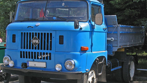 Antikvarinis sunkvežimis &bdquo;IFA W50&ldquo;.