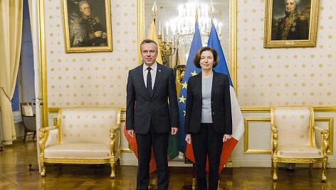Kra&scaron;to apsaugos viceministras Vilius Seme&scaron;ka ir Prancūzijos gynybos ministrė Florence Parly