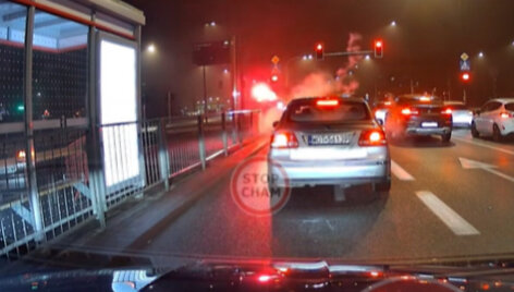Lenkijoje i&scaron; automobilių &scaron;audomi fejerverkai