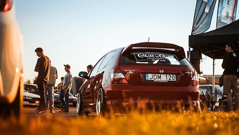 Japoni&scaron;kų automobilių vairuotojus kviečia susitikti pajūryje: ie&scaron;kos įdomiausių modelių
