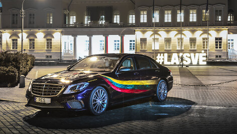 Vasario 16-ąją Vilniaus gatvėse pasirodė patriotinis &bdquo;Mercedes Benz&ldquo;