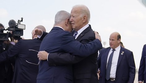 Joe Bideną Izraelyje asmeniškai pasitiko Benjaminas Netanyahu