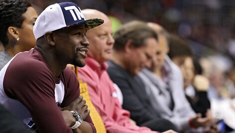Tarp žiūrovų &ndash; boksininkas Floydas Mayweatheris