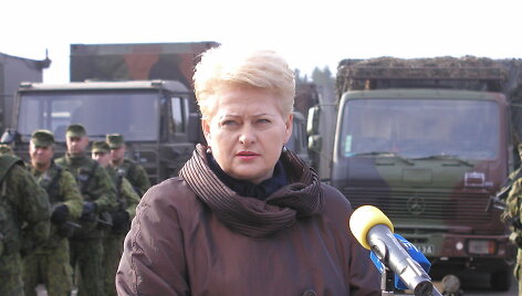 Prezidentė Dalia Grybauskaitė apsilankė Didžiosios kunigaik&scaron;tienės Birutės ulonų batalione Alytuje