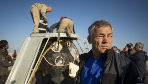 Iš „Sojuz“ kapsulės ruošiamasi iškelti astronautus