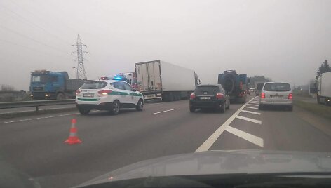 Sunkvežimio avarija Kauno aplinkkelyje