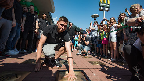 E.Ulanovas paliko delno įspaudą „McDonald‘s žvaigždžių alėjoje“ 