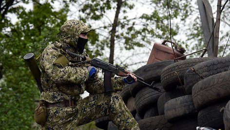 Ginkluotas prorusiškas separatistas Slovjanske