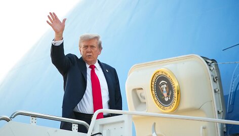 Donaldas Trumpas i&scaron;skrenda į Aliaską