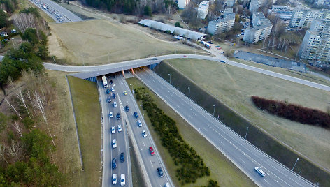 Automobilių spūstis vakariniame aplinkkelyje