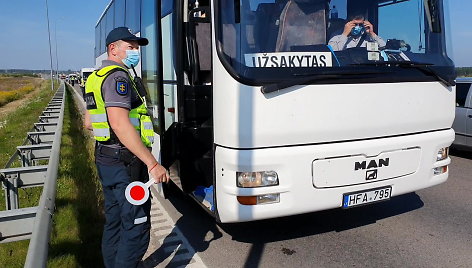 15min-uzfiksavo-kaip-policija-moletu-pl-kontroliuoja-ivaziavima-i-vilniu