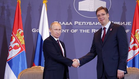 Vladimiras Putinas su Serbijos premjeru Aleksandaru Vuciciumi