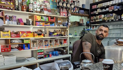 Maltieti&scaron;ka kava tradici&scaron;kai patiekiama stiklinėse