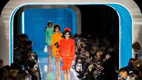 &bdquo;Moschino&ldquo; kolekcijos modelis