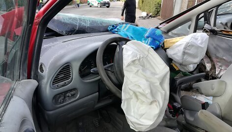 Joni&scaron;kyje susidūrė du &bdquo;Ford Galaxy&ldquo;