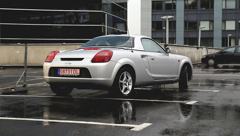 &bdquo;Toyota MR 2&ldquo; su tranzitiniais (laikinais) numeriais