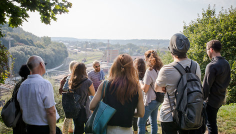 12-oji Kauno bienalė tyrinės kelionę plačiąja prasme, tarpinę būseną, procesus ir metaforas.