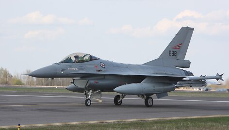 Aviacijos bazėje &Scaron;iauliuose leidžiasi NATO lėktuvas
