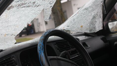 &bdquo;VW Golf&ldquo; mirtinai partrenkė pėsčiąjį
