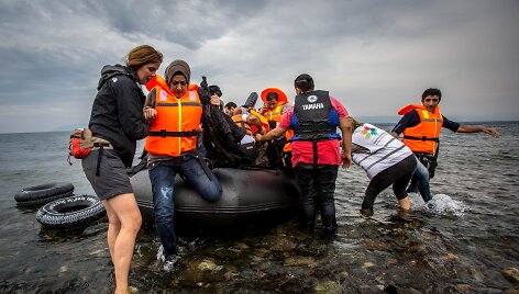 Migrantai ir pabėgėliai atplaukia į Lesbo salą