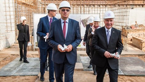 Kapsulės įkasimo ceremonija V. Putvinskio gatvėje, Kaune.