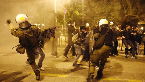Protestuotojų ir policininkų susirėmimas Atėnuose