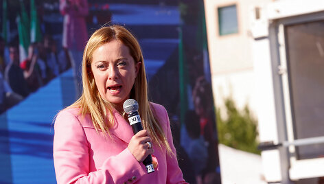 Neofa&scaron;istinių &scaron;aknų turinčios partijos &bdquo;Italijos broliai&ldquo; lyderė Georgia Meloni