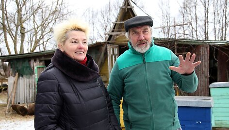 Pranas Matulis ir Raselė Boguslauskienė netikėtai jų gyvenimuose atsiradusias bites vadina tikra Dievo palaima, mat tik pradėję laikyti bites i&scaron;ties pajuto gyvenimo pilnatvę