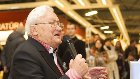 Algimanto Čekuolio knygos &bdquo;I&scaron; ko &scaron;aiposi pasaulis&ldquo; pristatymas Vilniuje