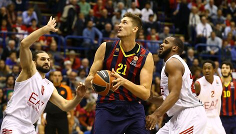 Linas Kleiza kovoja prie&scaron;  Tiborą Pleissą