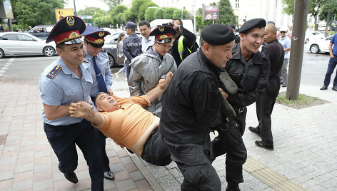 Policija sulaiko protestuotoją Kazachstane