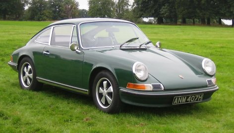 1970-ųjų Porsche 911 – atkreipkite dėmesį, kad šioje pusėje nėra degalų bako užpildymo angos. (Charles01, Wikimedia(CC BY-SA 3.0)