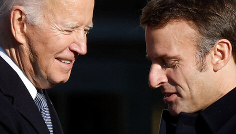 Prancūzijos prezidentas Emmanuelis Macronas ir JAV prezidentas Joe Bidenas
