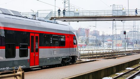 AB &bdquo;Lietuvos geležinkeliai&ldquo; pristatė naują modernų traukinį
