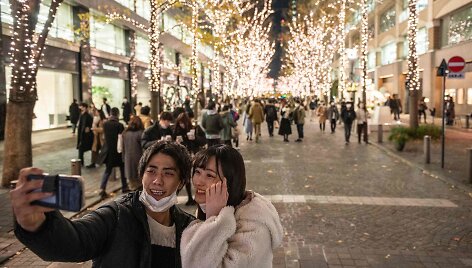 &Scaron;ventinės nuotaikos Tokijuje, nepaisant koronaviruso grėsmės