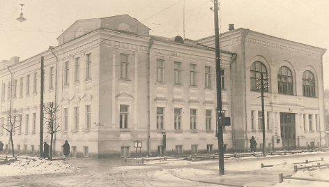 1922 m. ikurtas Lietuvos universitetas. Nuotraukoje – LU I rumai, dabar – KTU SHMMF