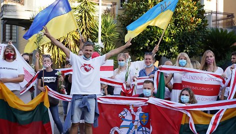 Lietuvių bendruomenės Romoje protesto akcija 2020 m. rugpjūtį prie Rusijos ambasados dėl Baltarusijos