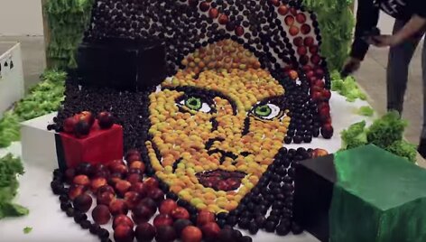 Lietuvių meninė instaliacija i&scaron; 40 kg vaisių