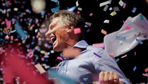 Naujasis Argentinos prezidentas Mauricio Macri švenčia pergalę