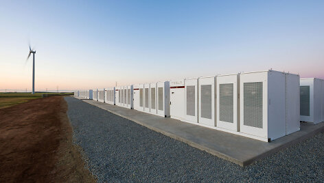 Elonas Muskas pastatė didžiausią pasaulyje akumuliatorių &bdquo;Tesla Powerpack&ldquo;