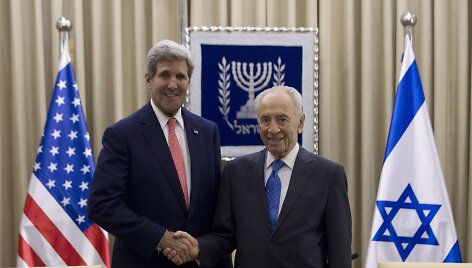 JAV valstybės sekretorius Johnas Kerry susitiko su Izraelio premjeru Benjaminu Netanyahu