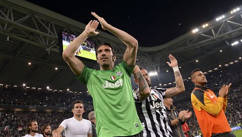 &bdquo;Juventus&ldquo; futbolininkai &scaron;venčia čempionų titulą