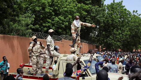 Karinę chuntą Nigeryje palaikantys protestuotojai