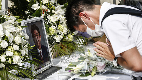 Japonijoje laidojamas nužudytas buvęs premjeras Shinzo Abe
