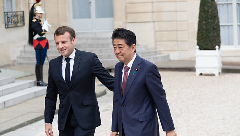 Emmanuelis Macronas ir Shinzo Abe