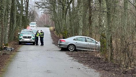 Pervalkoje žuvo „Peugeot“ vairuotojas. Aiškinamasi, kas lėmė nelaimės priežastį