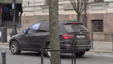 BMW su vardiniais numeriais &bdquo;RU55IA&ldquo;