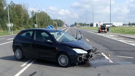 Į avariją pakliuvęs girto vairuotojo vairuotas &bdquo;Ford Focus&ldquo;