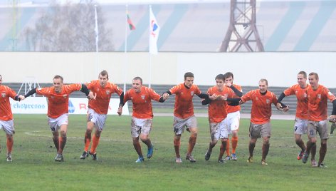 Lygiosiis sužaidę „Bangos“ futbolininkai triumfavo